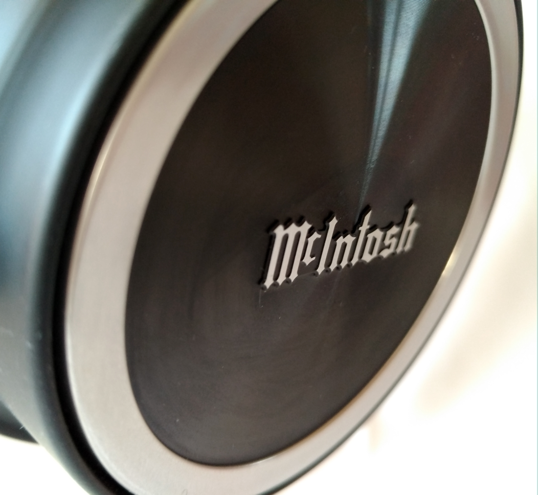 McIntosh MHP1000 muszla z logo