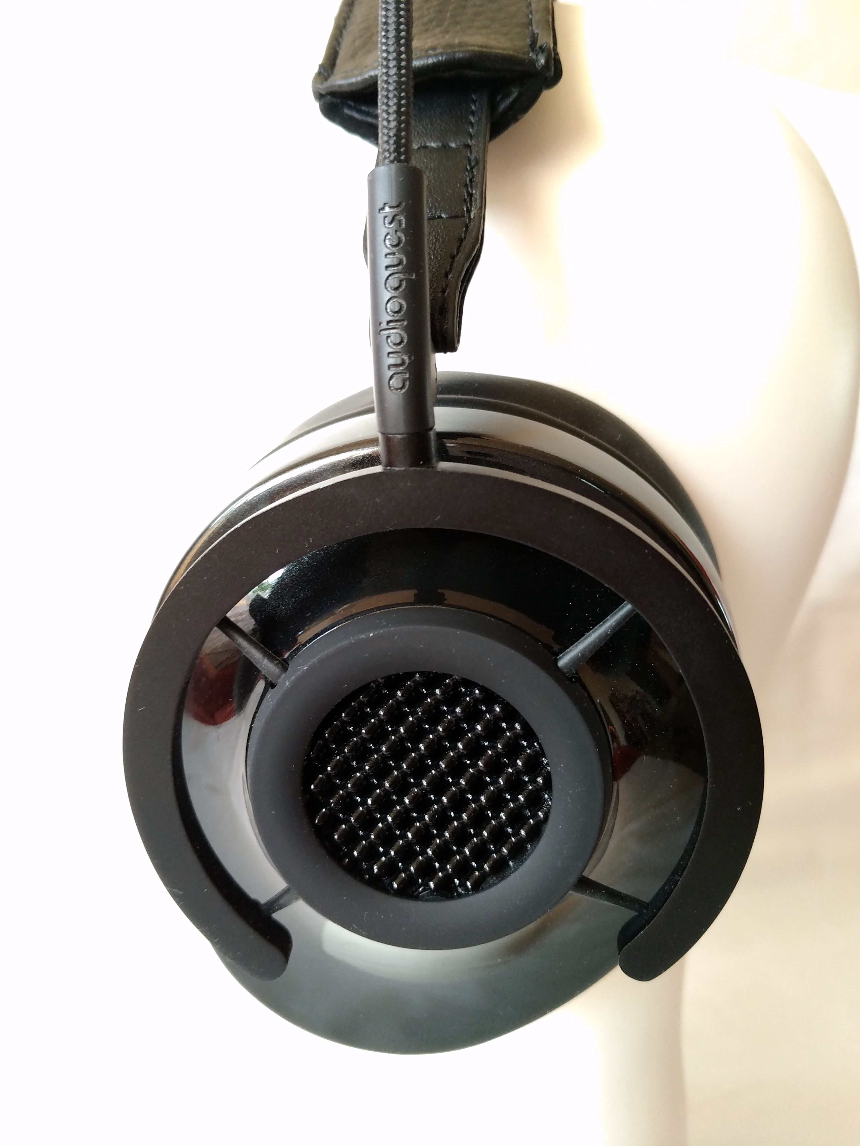 AudioQuest NightHawk Carbon