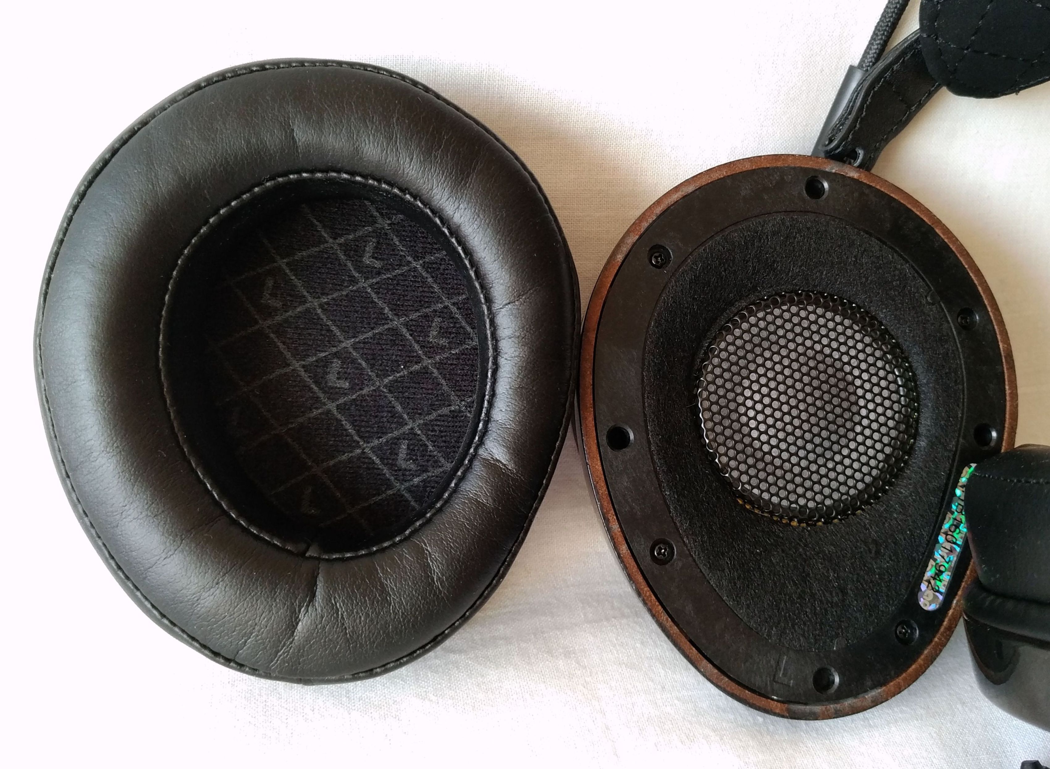 AudioQuest NightHawk Carbon przetwornik i poduszka