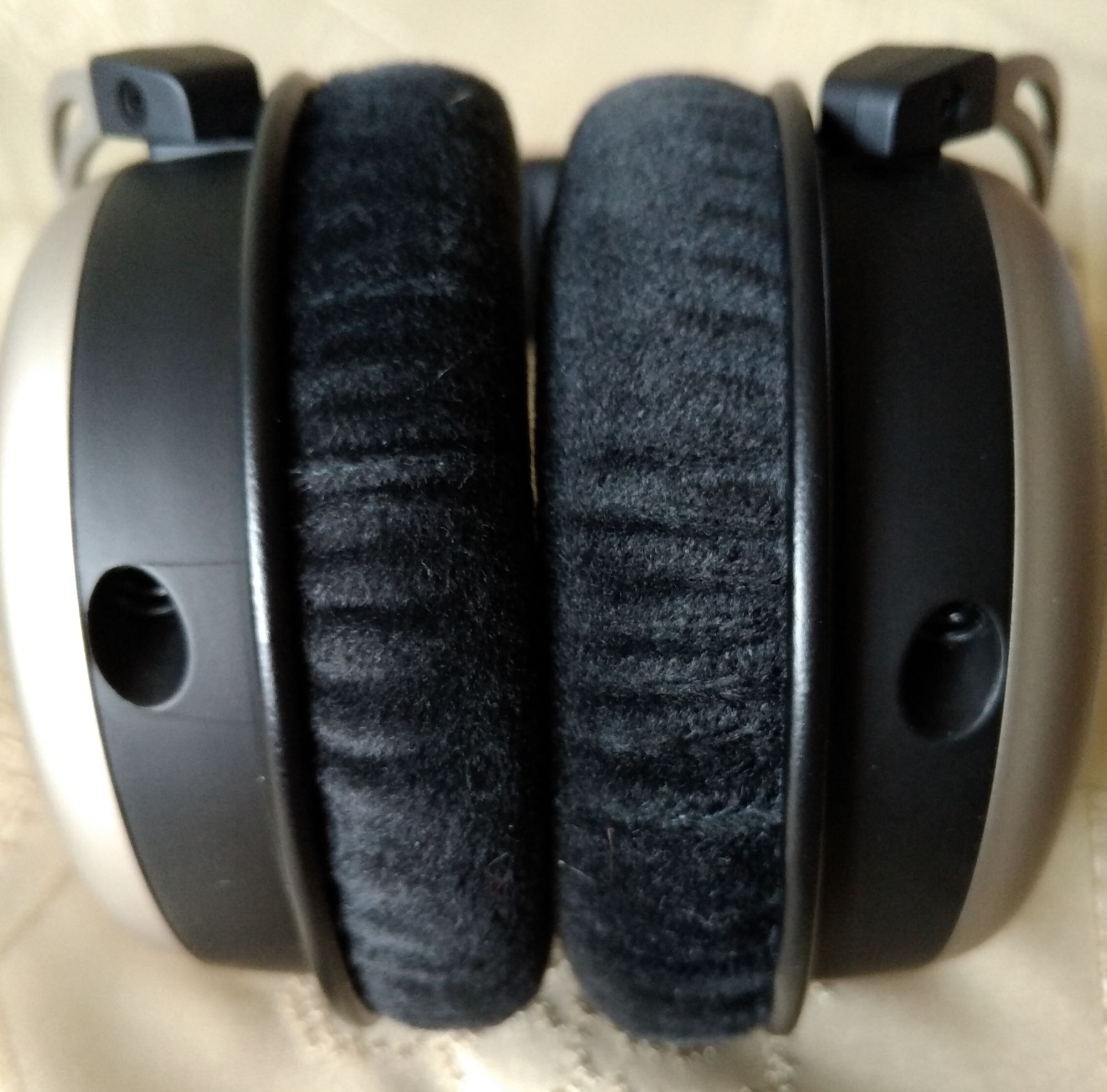 Beyerdynamic T1 V2 gniazda podłączeniowe