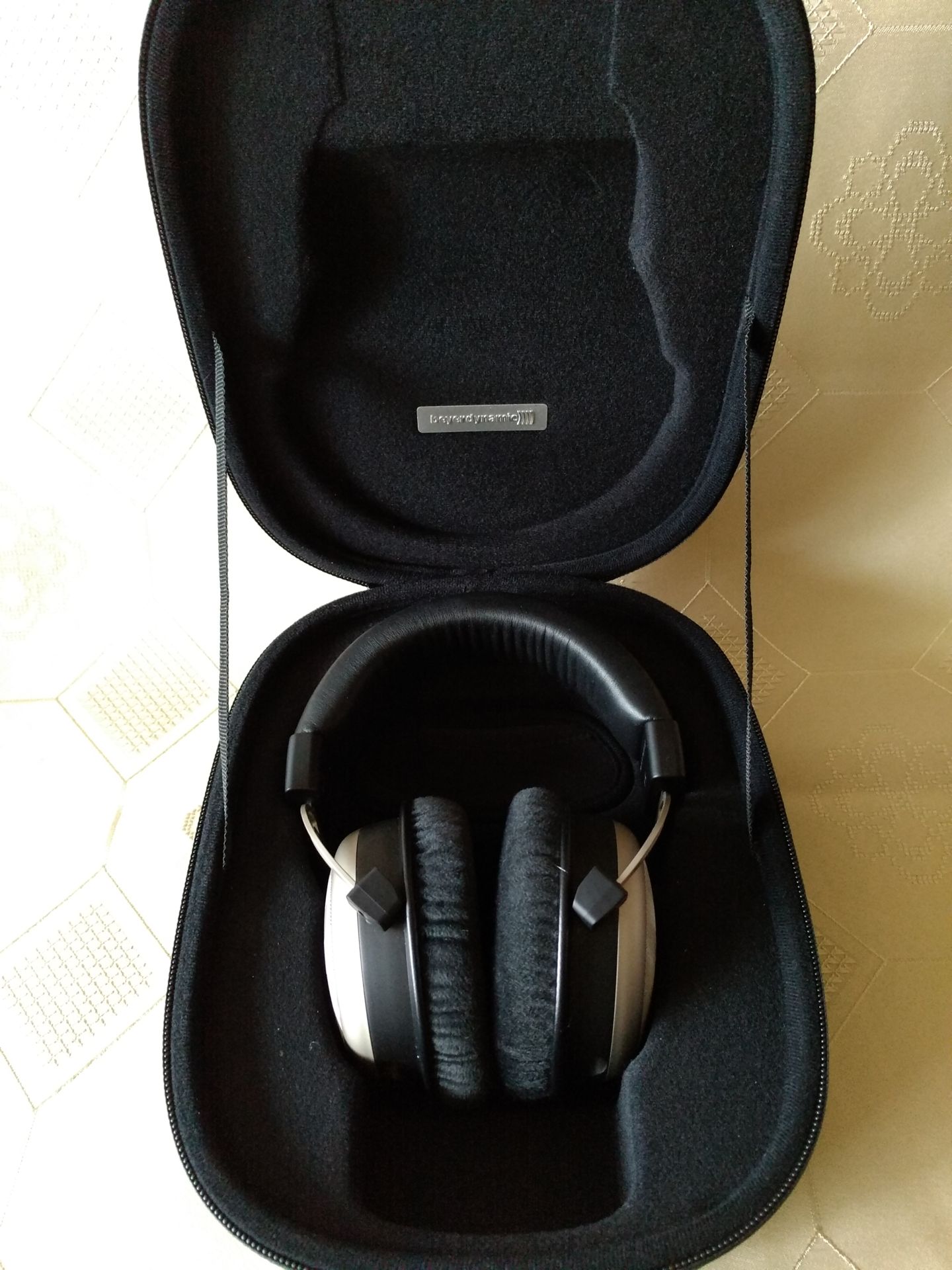 Beyerdynamic T1 V2 kuferek słuchawki