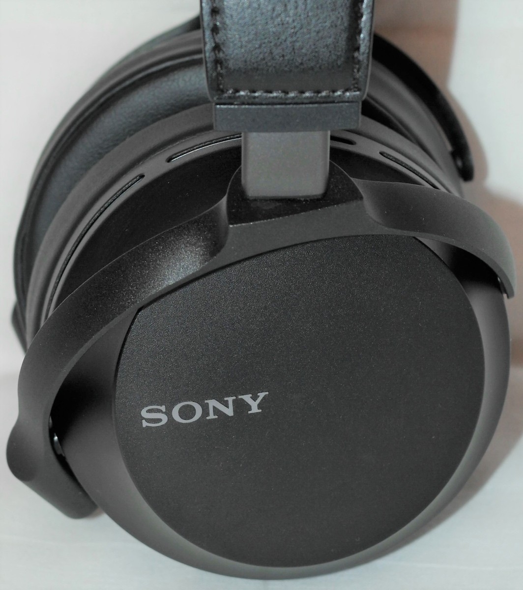 sony mdr z7m2 widok muszli i jarzma z boku