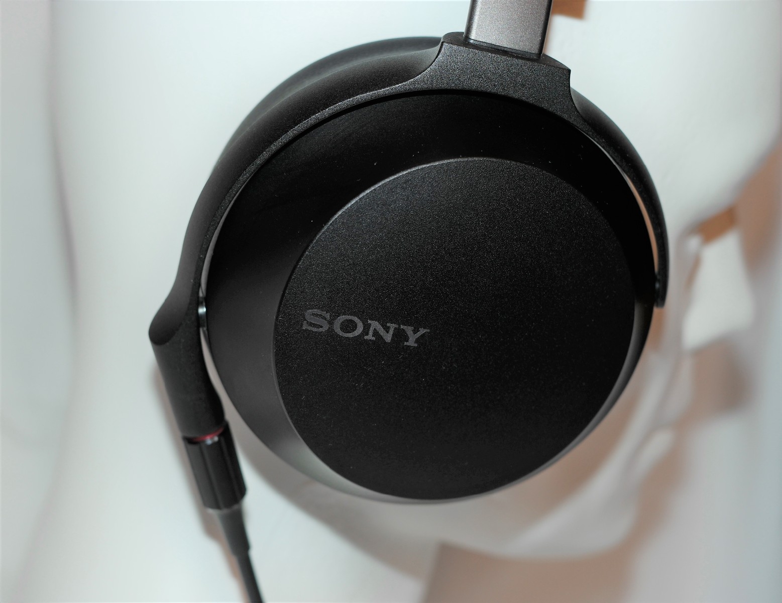 sony mdr z7m2 widok muszli z boku