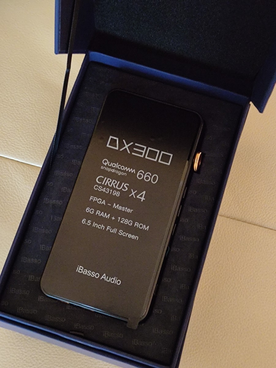 iBasso DX300 w pudełku