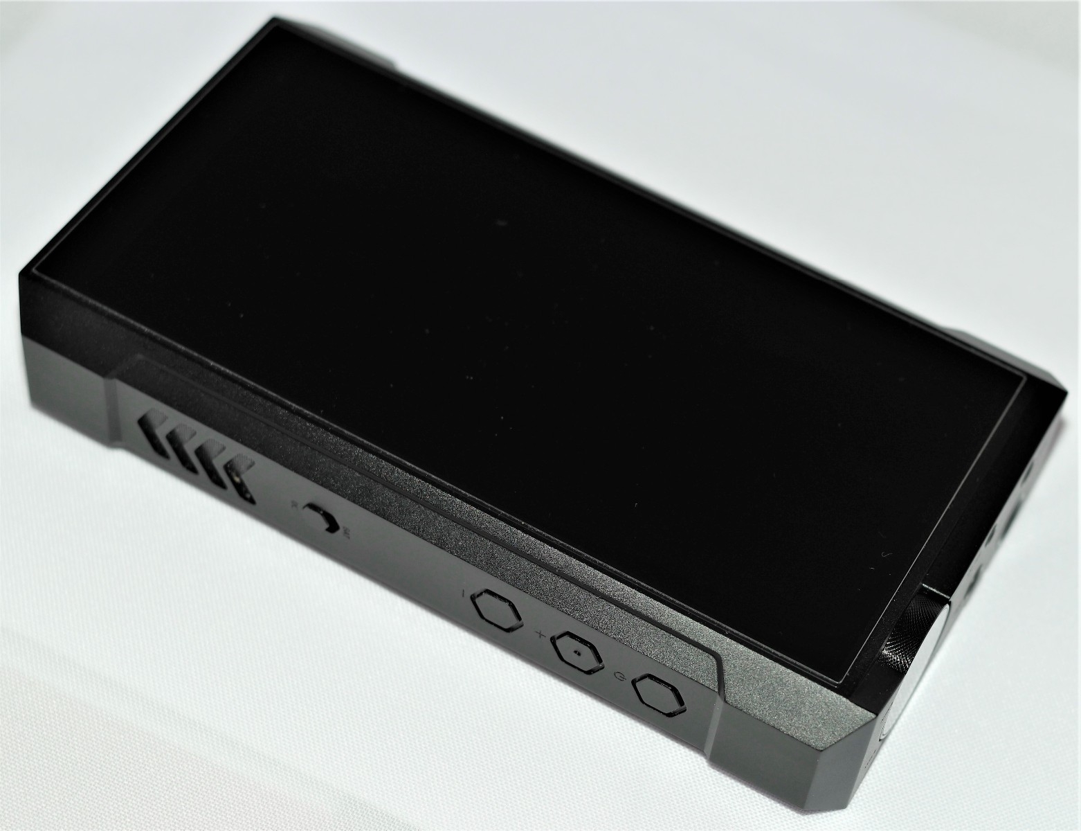 fiio m17 wciecia w bokach obudowy